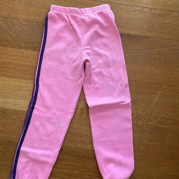 A little bit stained - Picture 2 of 2